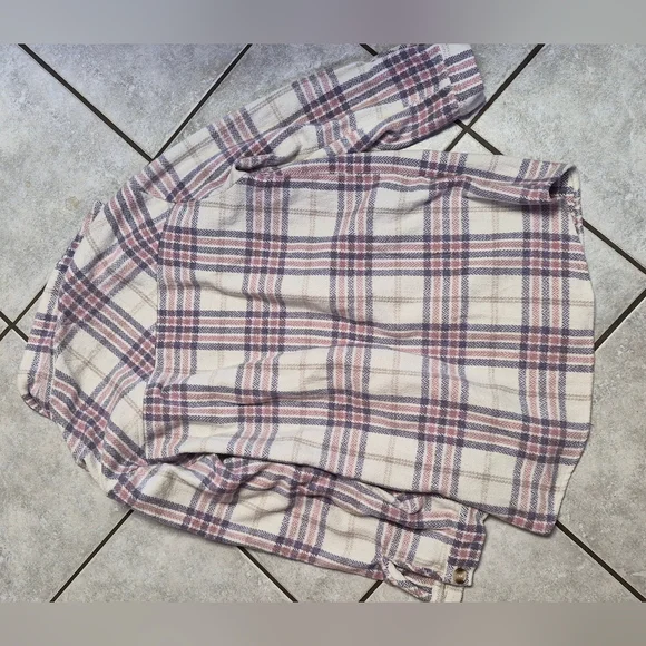 Large Shacket - Picture 6 of 8